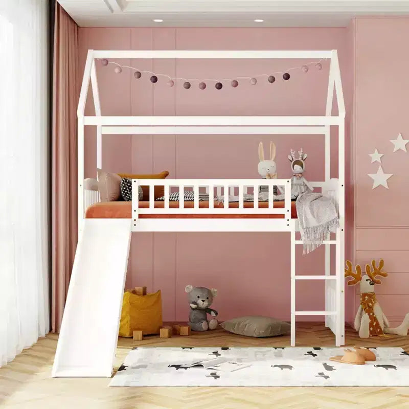 Lit mezzanine pour enfants avec toboggan et espace de jeu en dessous