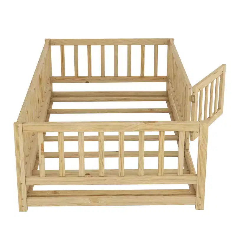 Lit au sol avec sommier à lattes, lit pour enfants en bois massif avec clôture et porte, lit sûr pour le jeu et le sommeil