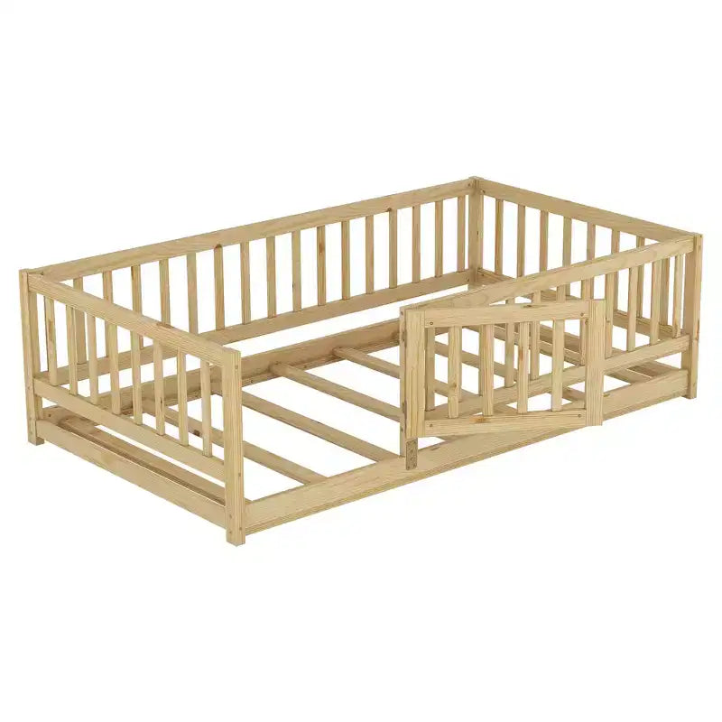 Lit au sol avec sommier à lattes, lit pour enfants en bois massif avec clôture et porte, lit sûr pour le jeu et le sommeil