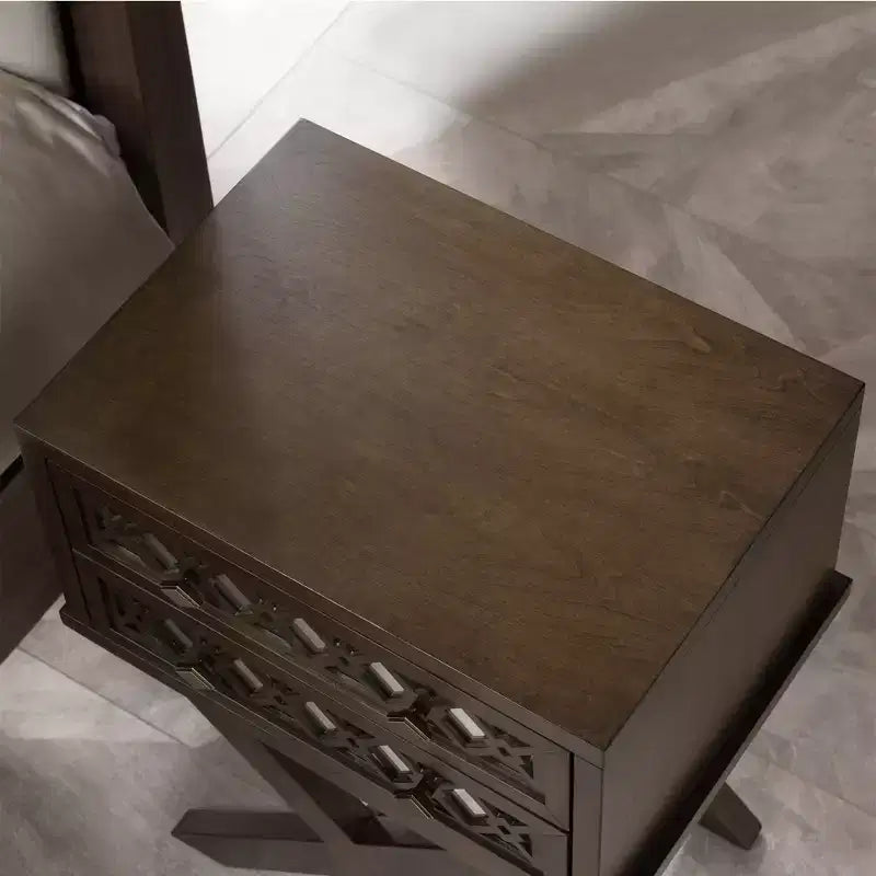 Table de chevet/d'appoint en noyer avec base en X et motif filigrane en losange miroité