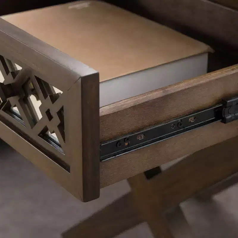 Table de chevet/d'appoint en noyer avec base en X et motif filigrane en losange miroité