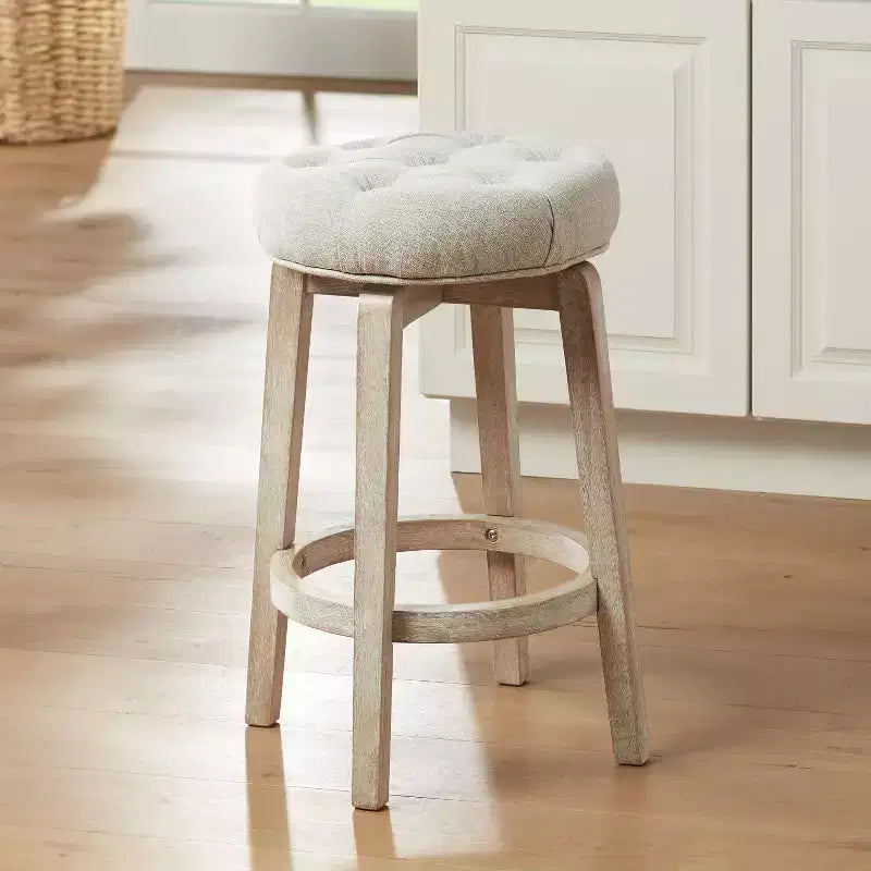 Tabouret de bar pivotant en bois blanc rustique de style ferme avec coussin rembourré couleur avoine