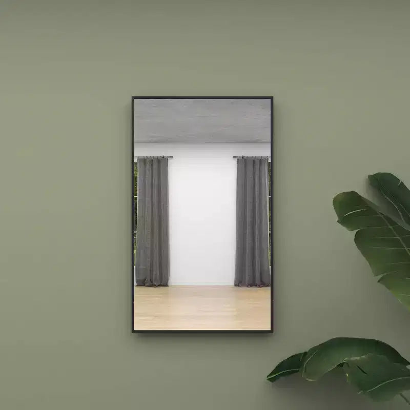 Miroir mural rectangulaire en bois avec cadre fin et minimaliste