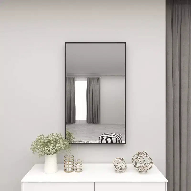 Miroir mural rectangulaire en bois avec cadre fin et minimaliste